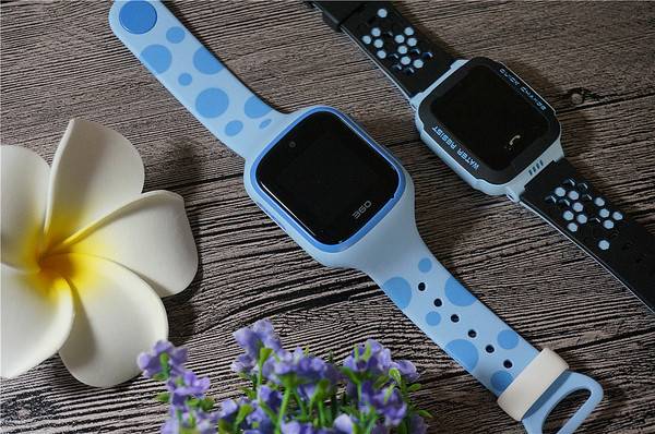 360儿童手表5S和小天才Y03对比区别 治好你纠结综合症的评测