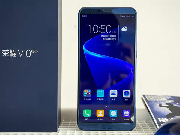 荣耀V10极光蓝怎么样 华为荣耀V10极光蓝真机赏析