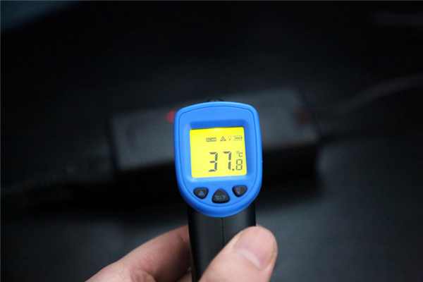 明基i300T使用时发热高吗