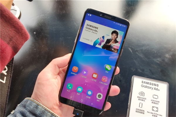 三星A6s真机上手图