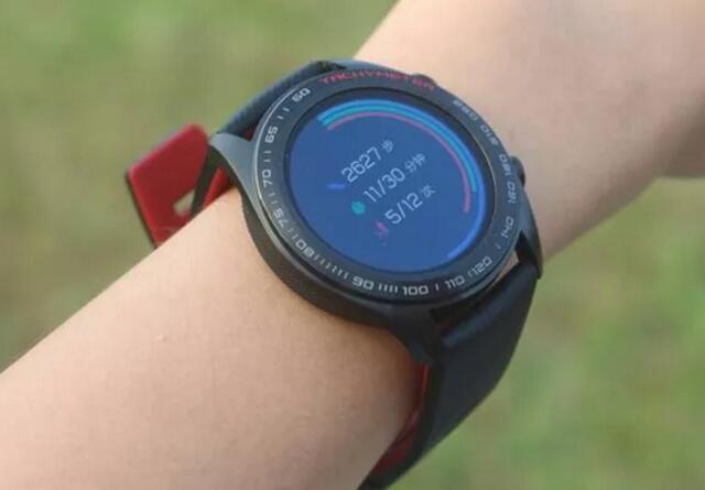 轻薄长续航的智能潮表——荣耀 Watch Magic